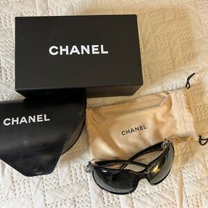Chanel Black Sunglasses 6023 with Case, dust bag and box
